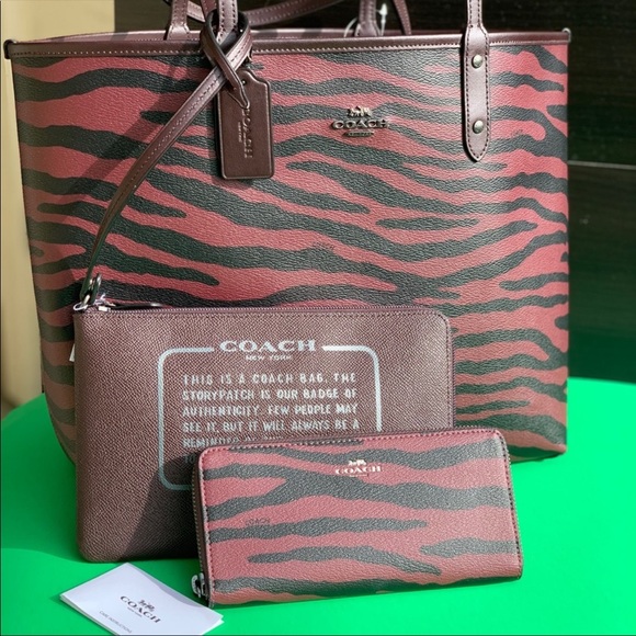 Coach Handbags - Coach Tiger Reversible City Leather Tote Set